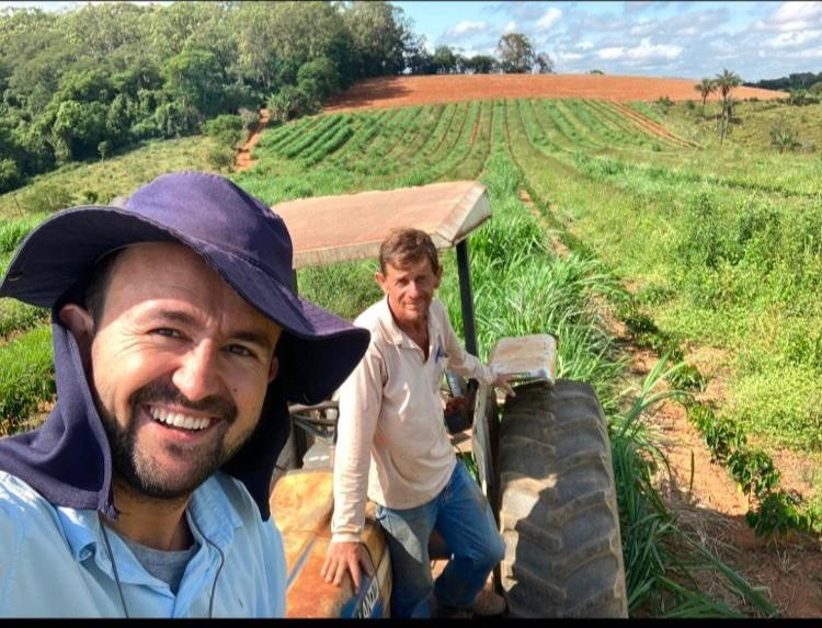 ''Colheita Mecanizada de Montanha e Micro-terraceamento da Lavoura de Café'', leia a coluna de Vinícius Lemos